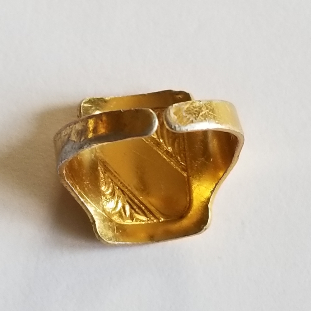 Vintage ring Victorian revival style Gold tone adjustable Hong Kong art deco - Picture 8 of 10
